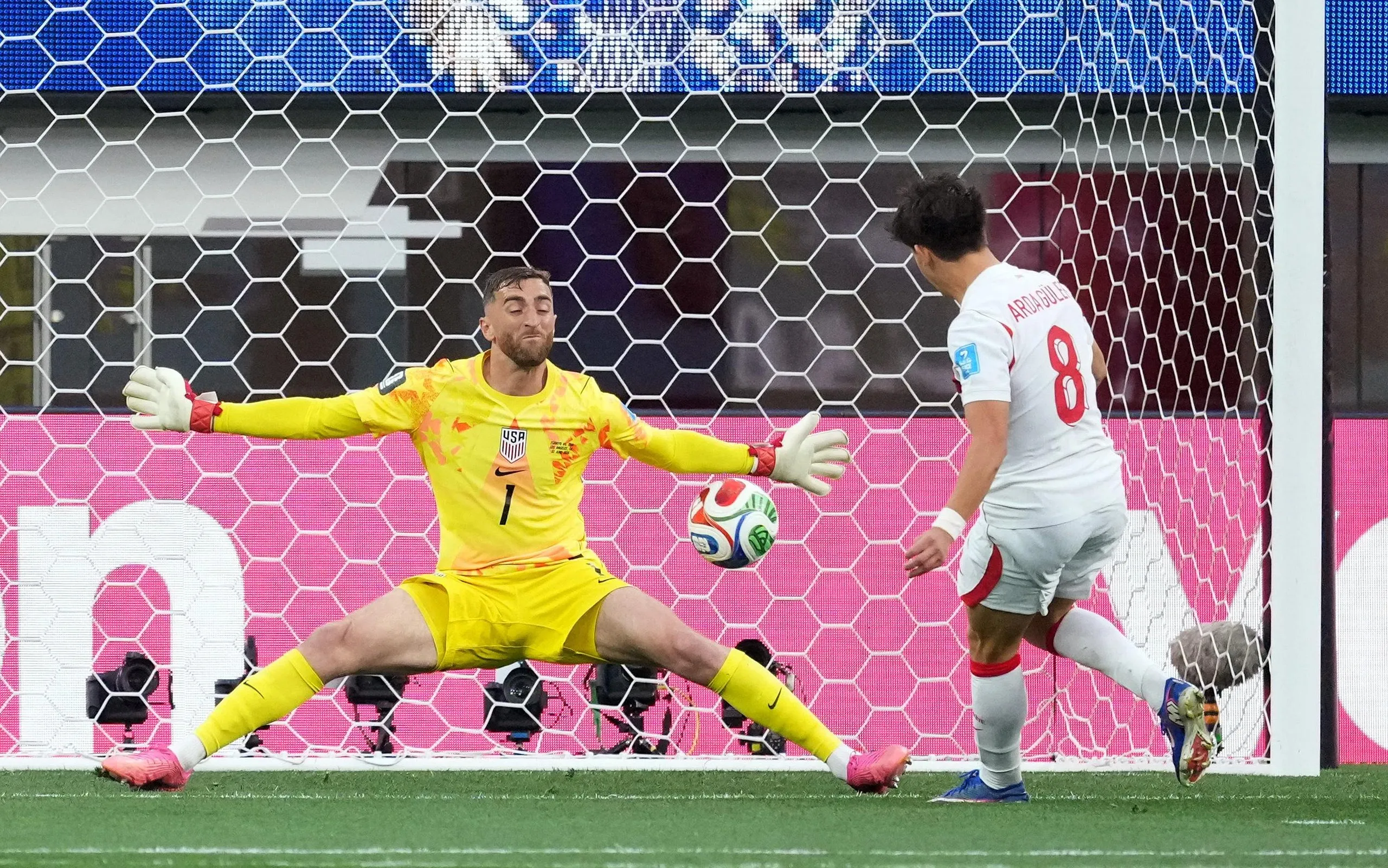 Arda Güler equalises for Turkey.
