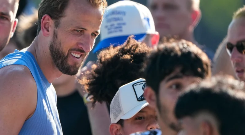 England get rapturous welcome as they settle in to sprawling Kansas City home