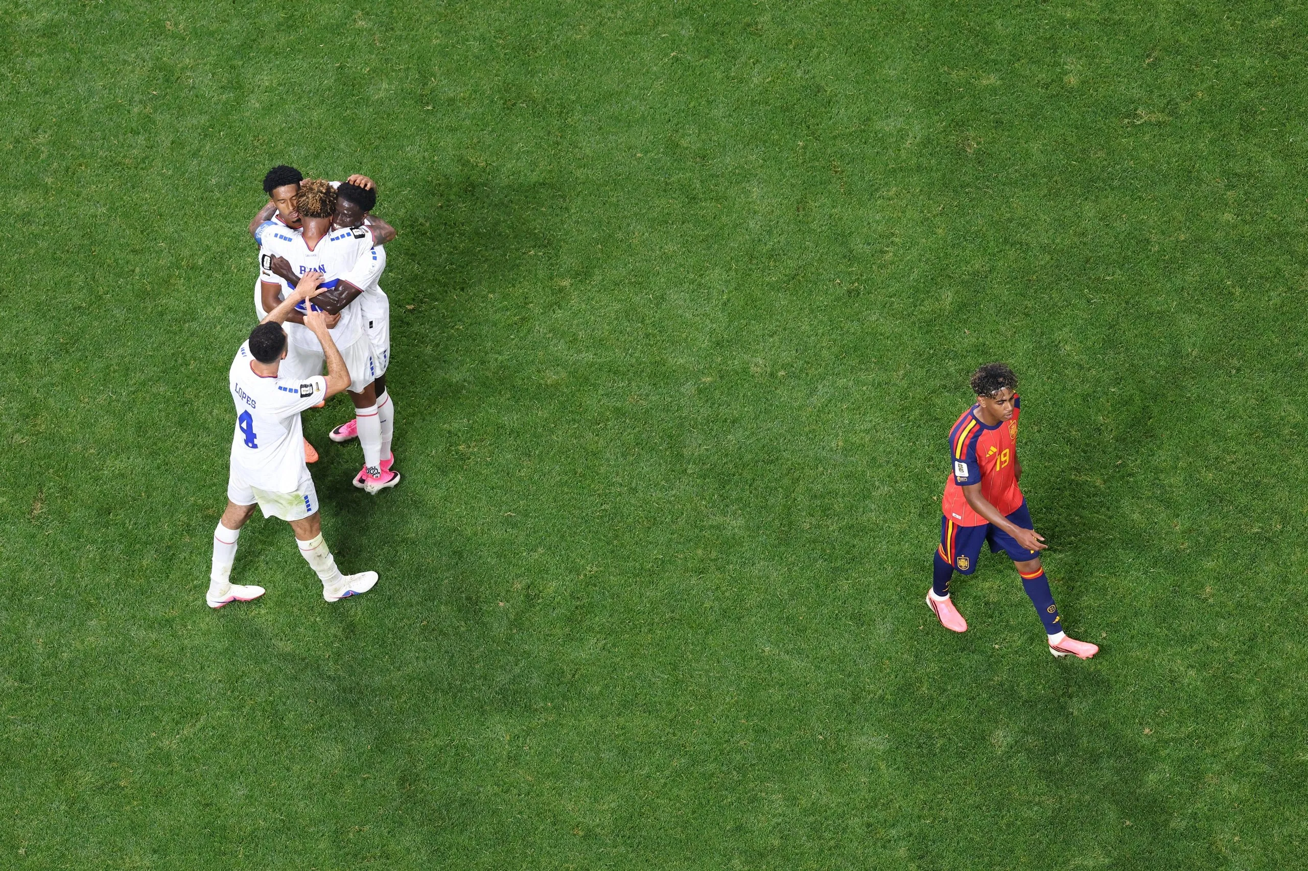 Lamine Yamal walks off the pitch as Cape Verde players react