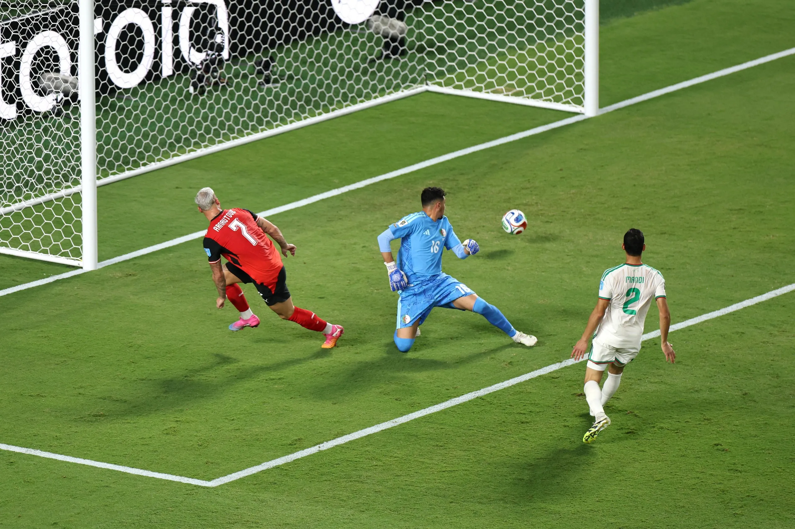 Marko Arnautovic scores for Austria!