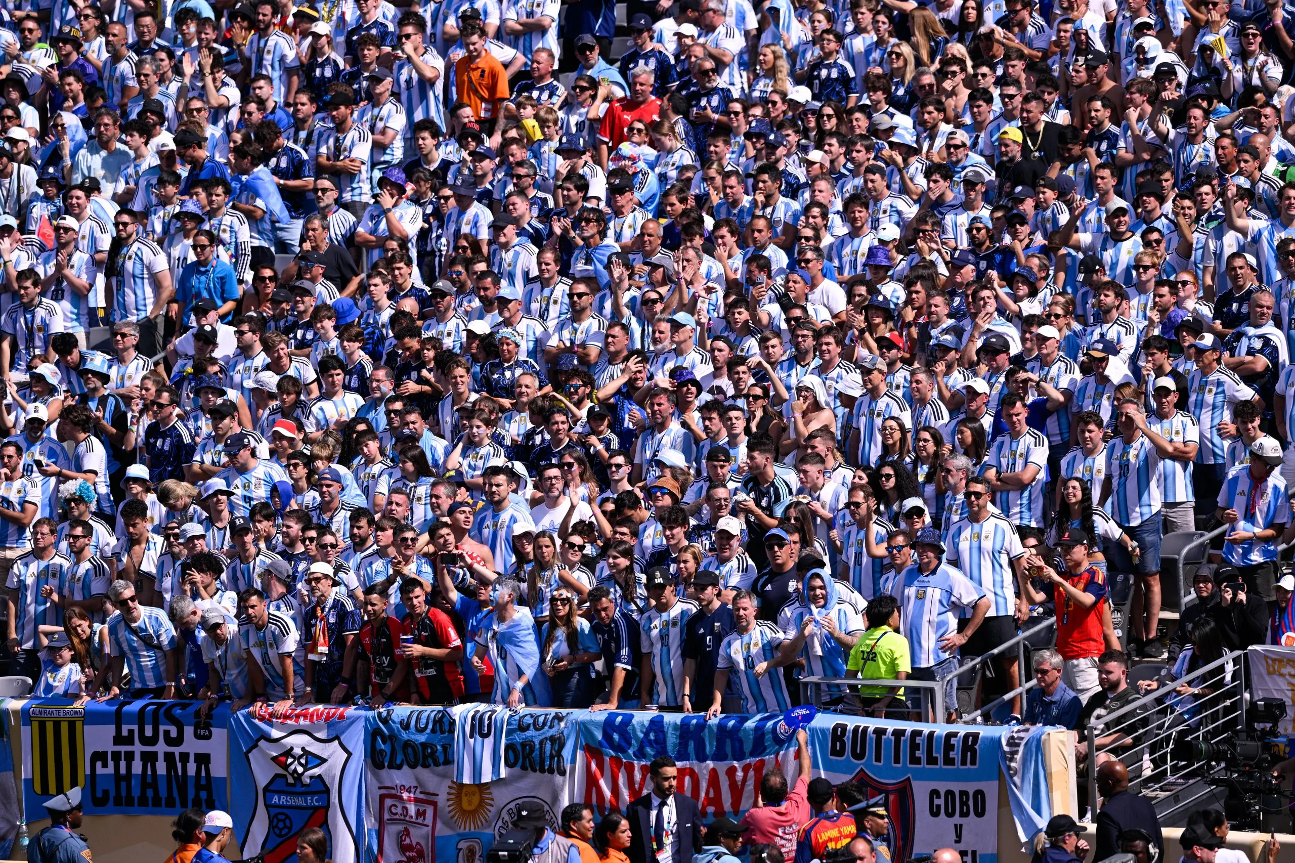 Argentina fans fill New York New Jersey Stadium for the final.